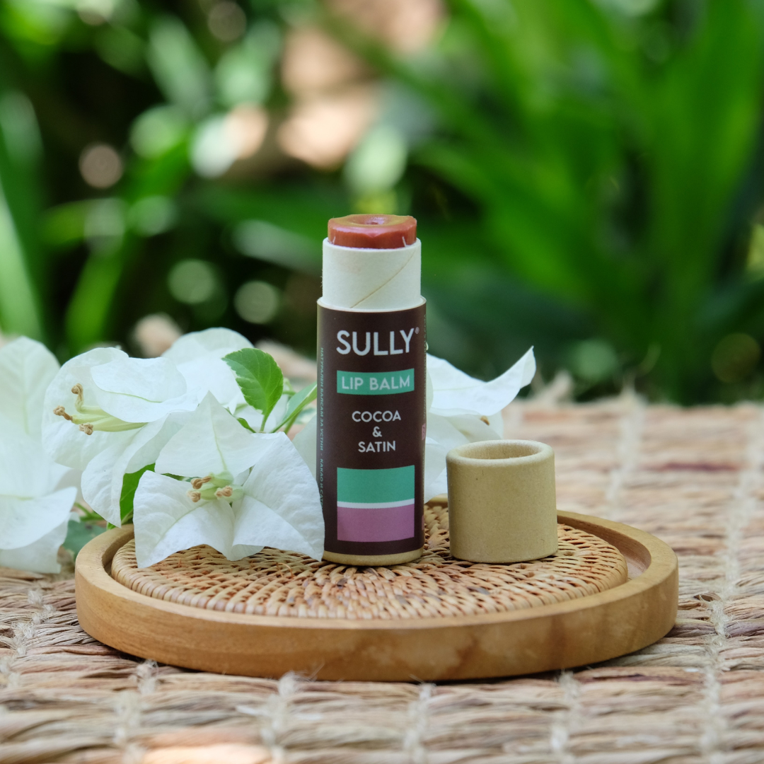 Балсам за устни SULLY Какао и сатен – натурална подхранваща грижа в лайфстайл обстановка