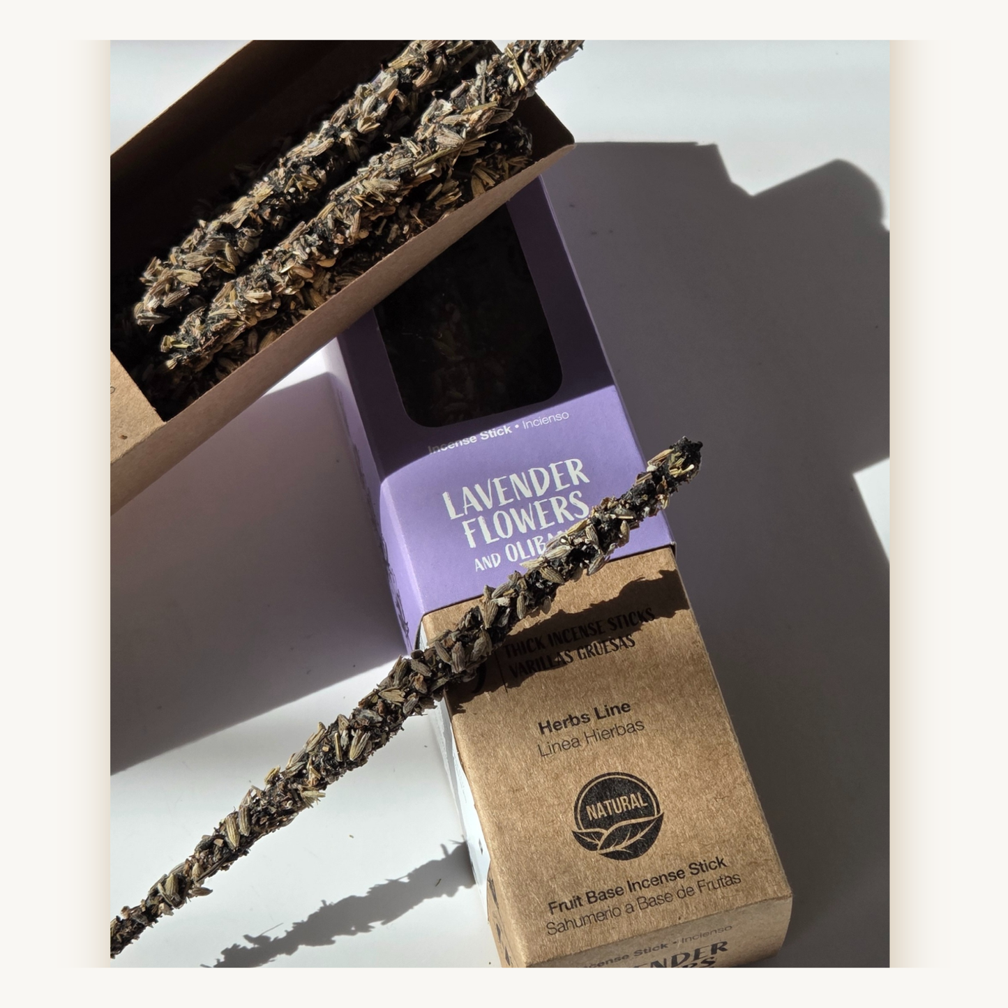 Отворена кутия с ароматни incense пръчици SULLY Sagrada Madre – Lavender Flowers and Olibanum