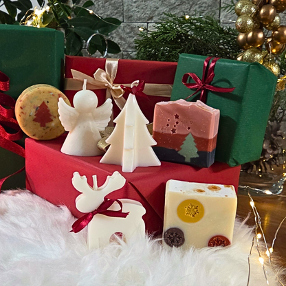 Комплект 3 колдени сапуна с 3 коледни свещи игурки
