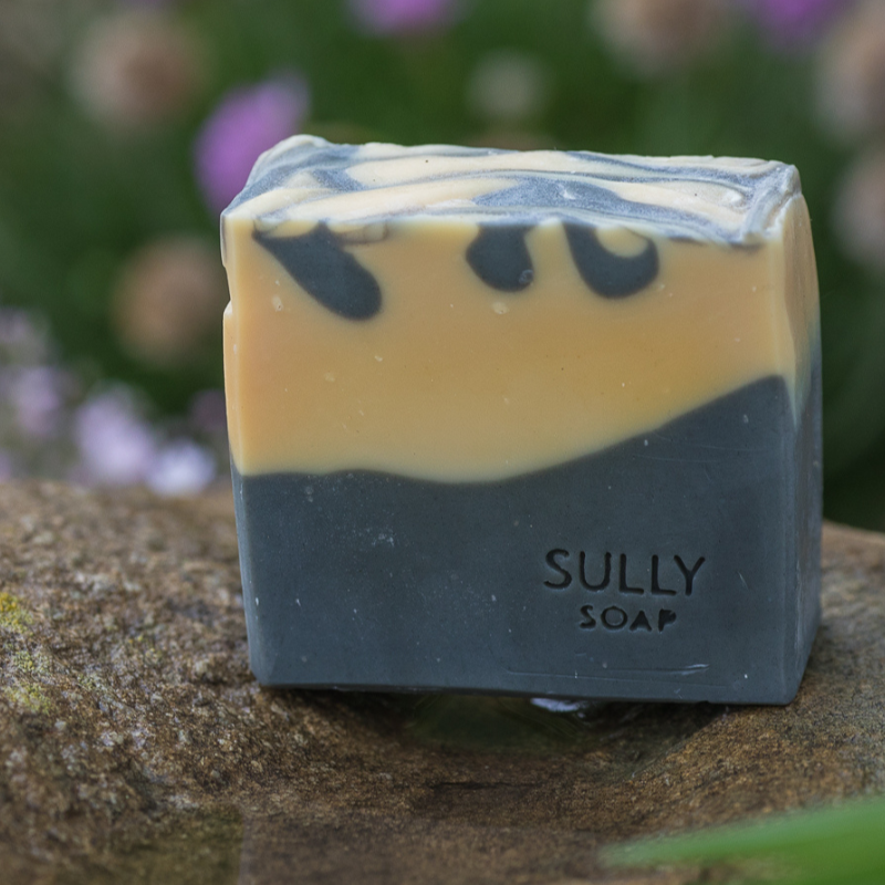 Натурален сапун с активен въглен и куркума за дълбоко почистване