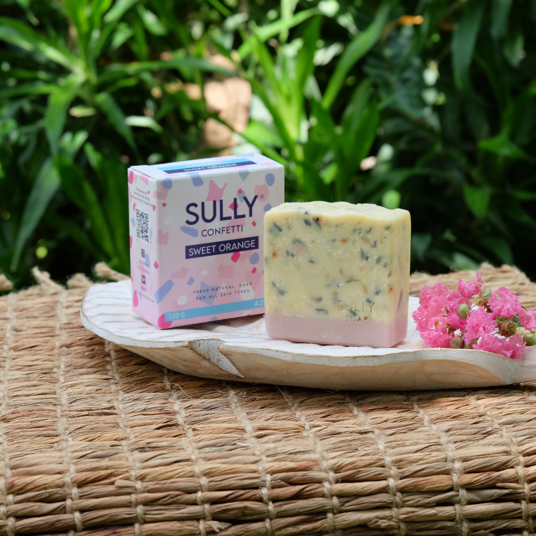 Натурален сапун с бяла глина и портокал „Конфети“ в природна обстановка