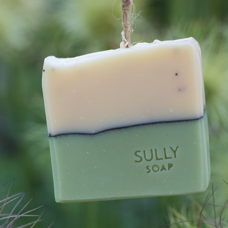 Нежен пречистващ сапун със зеолит „Енергия в мехурчетата“ в природна среда