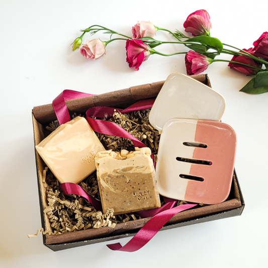 Комплект от два луксозни натурални сапуна SULLY и керамична сапунерка в подаръчна кутия