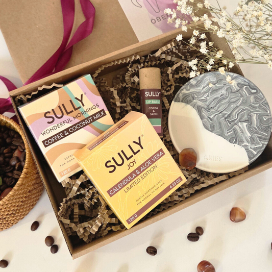 Подаръчен комплект за зодия Овен с натурални сапуни, балсам за устни и поставка със съзвездието на Овен и корнеол