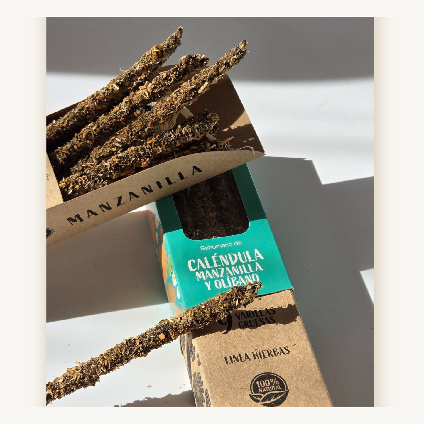 Отворена кутия с ароматни incense пръчици SULLY Sagrada Madre – Calendula, Chamomile and Olibanum