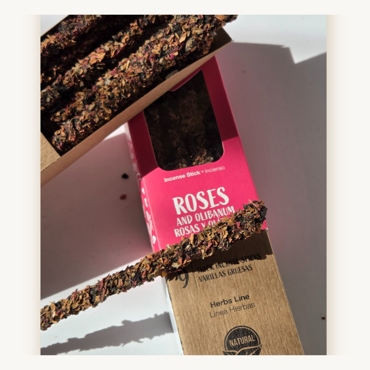 Отворена кутия с ароматни incense пръчици SULLY Sagrada Madre - Roses and Olibanum