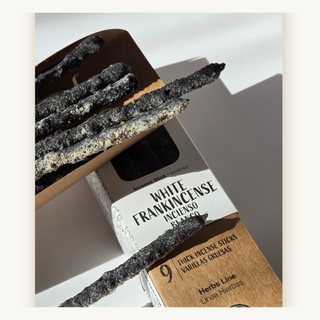 Отворена кутия с ароматни incense пръчици SULLY Sagrada Madre – White Frankincense