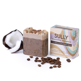 Ексфолиращ натурален сапун с кафе „Чудни утрини“ SULLY Naturals с опаковка